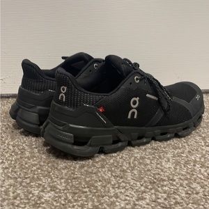 On Running Cloudflyer Waterproof Running Shoes Size 9.5 in Black/Lunar